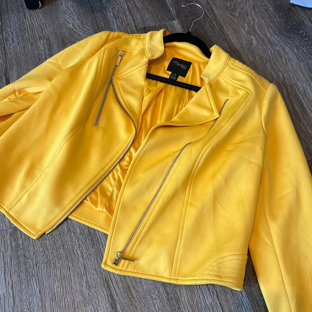 YELLOW JACKET!